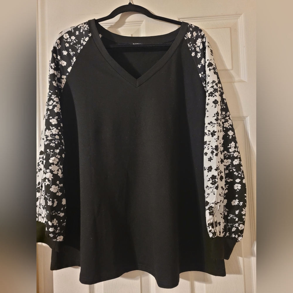 BloomChic Black And White Top